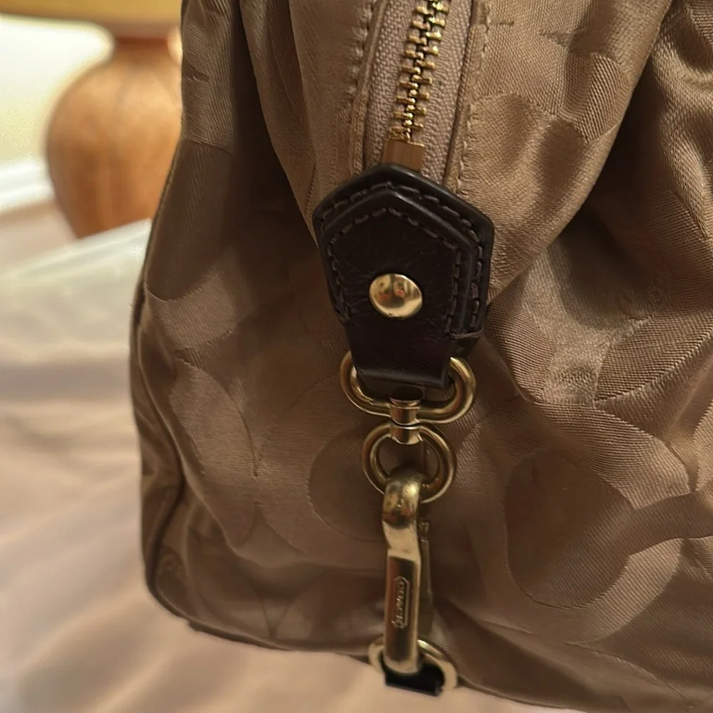 🦖🍒Coach mini satchel bag, used - Picture 3 of 7